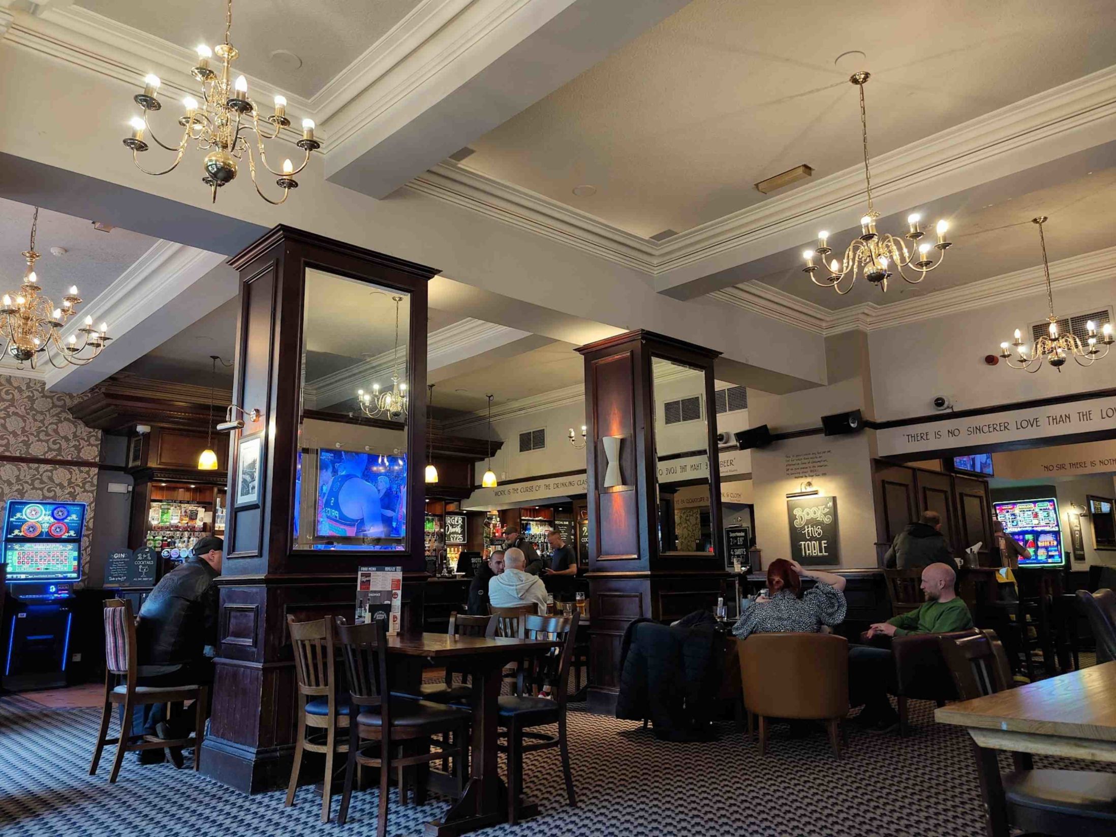 The Piccadilly Tavern - Best Sports Bars in Manchester